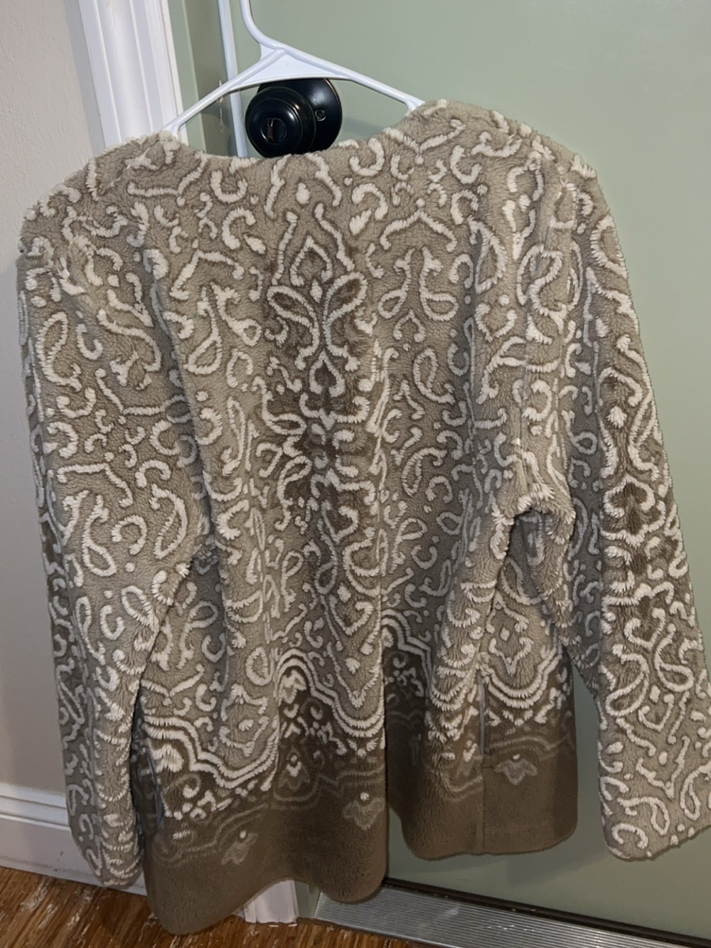 Vintage Sherpa Fleece Jacket Women’s Beige Ivory Scroll Pattern Button Front - Picture 4 of 4